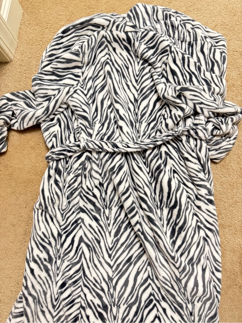 Cozy Zebra-Print Robe - Picture 3 of 5